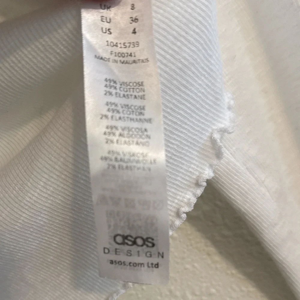 ASOS Scoop Neck Cropped Henley Long Sleeve Top - Picture 6 of 8